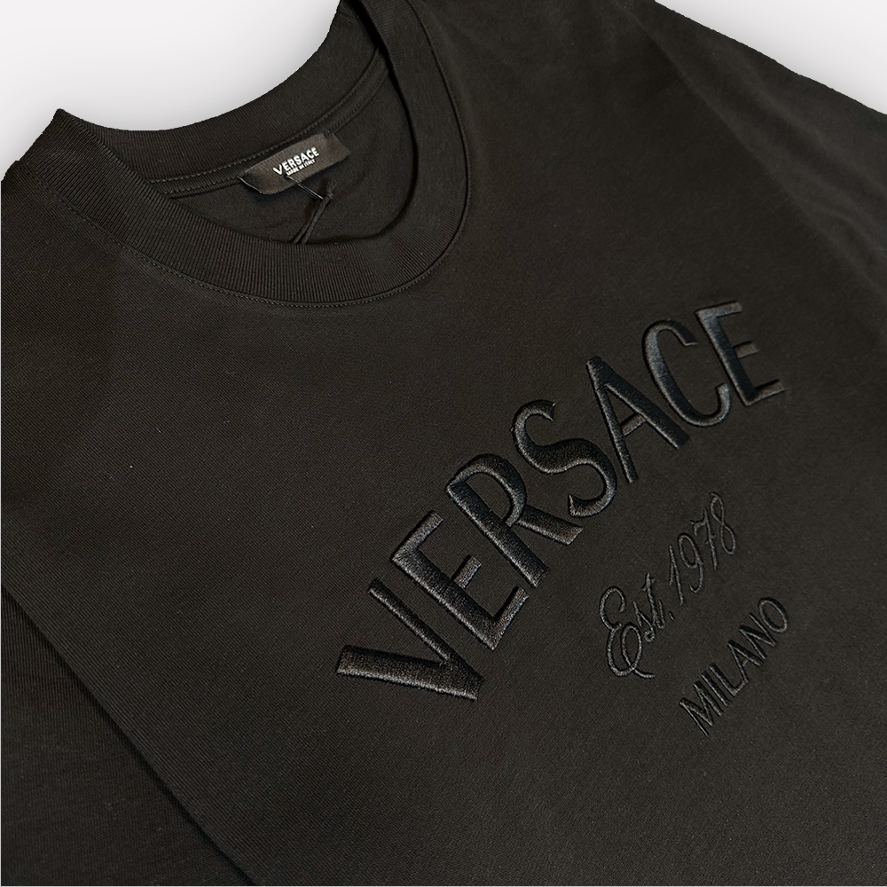 versace 3 54bcd75c 2a06 4db9 9fc7 c475e61f584e