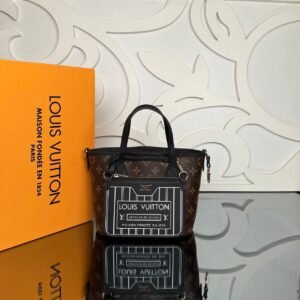 neverfull-bandouliere-inside-out-bb